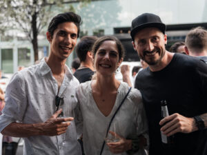Lorena Raschle mit Kollegen während des Inacta BBQ