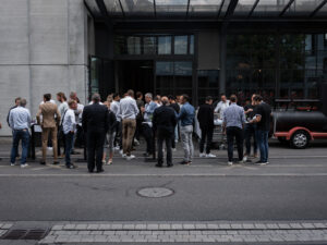 Besucher des Inacta BBQ beim Networking