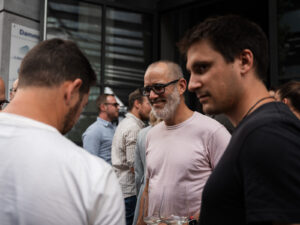 Besucher des Inacta BBQ beim Networking
