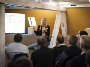 Nicole Le Pennec berichtet an einem Event von Inacta über die Low Code-Applikationen von Microsoft