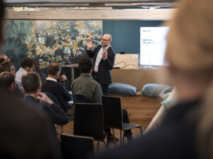 Christian Di Giorgio, Head of Solutions, beim Vortragen beim Low Code-Event