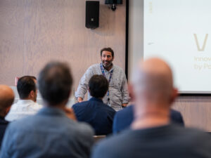 Roi Tavor, Managing Director of Google Cloud (Switzerland & Austria), beim Vortragen während des Joint Event Google 