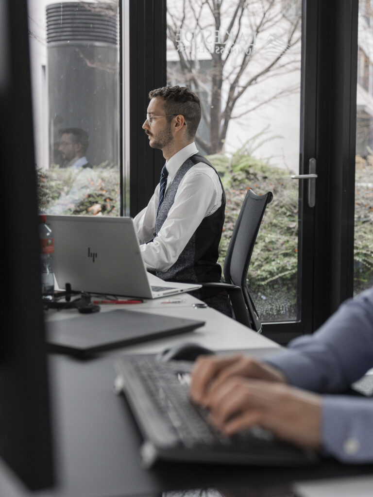 Marvin Walker, Head AI Inacta AG, bei der Arbeit