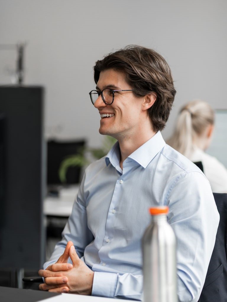 Inacta-Mitarbeiter bei der Arbeit Input Management