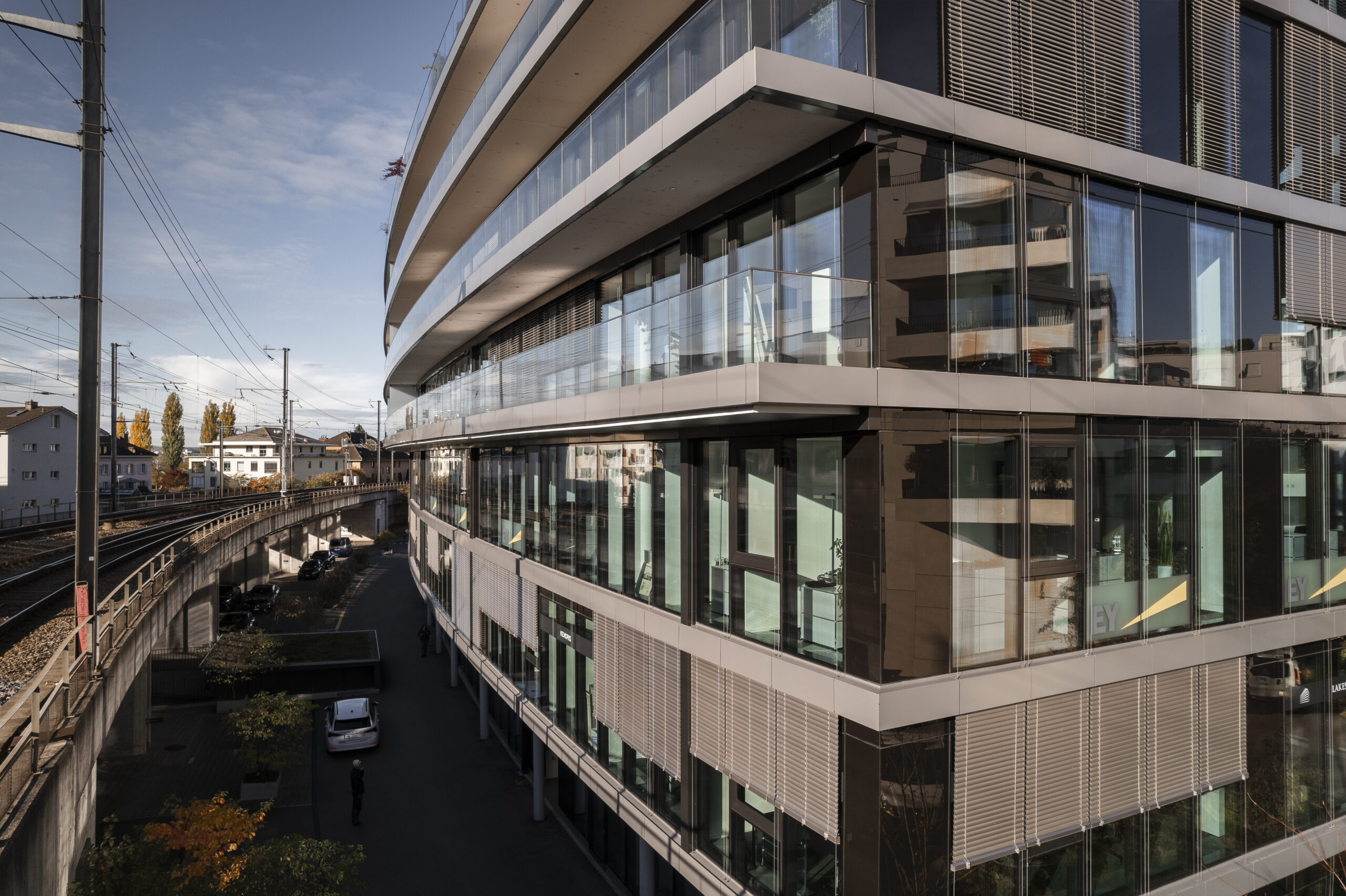 Das Lakeside Business Center zur rechten Seite