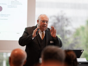 Jürgen Müller bei seiner Präsentation am Digital Health-Event der Inacta