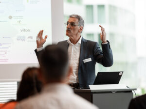 Peter Summermatter bei seiner Präsentation am Digital Health-Event der Inacta