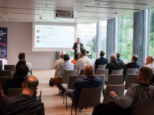 Fabian Seimer bei seiner Präsentation am Digital Health-Event der Inacta