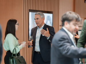Michael Willer beim Networking am Digital Health-Event der Inacta