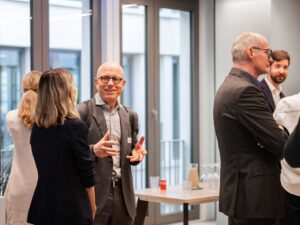 Uwe Holzbecher beim Apéro am Event