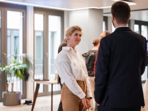 Valérie-Aimée Schärer beim Apéro am Event