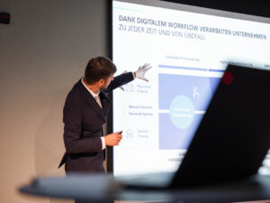 Serafin Bäbler präsentiert am Event