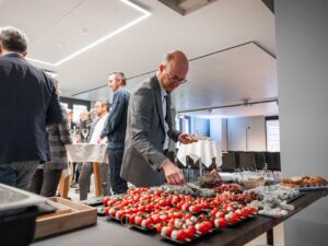 Jürg Porro beim Apéro am Event