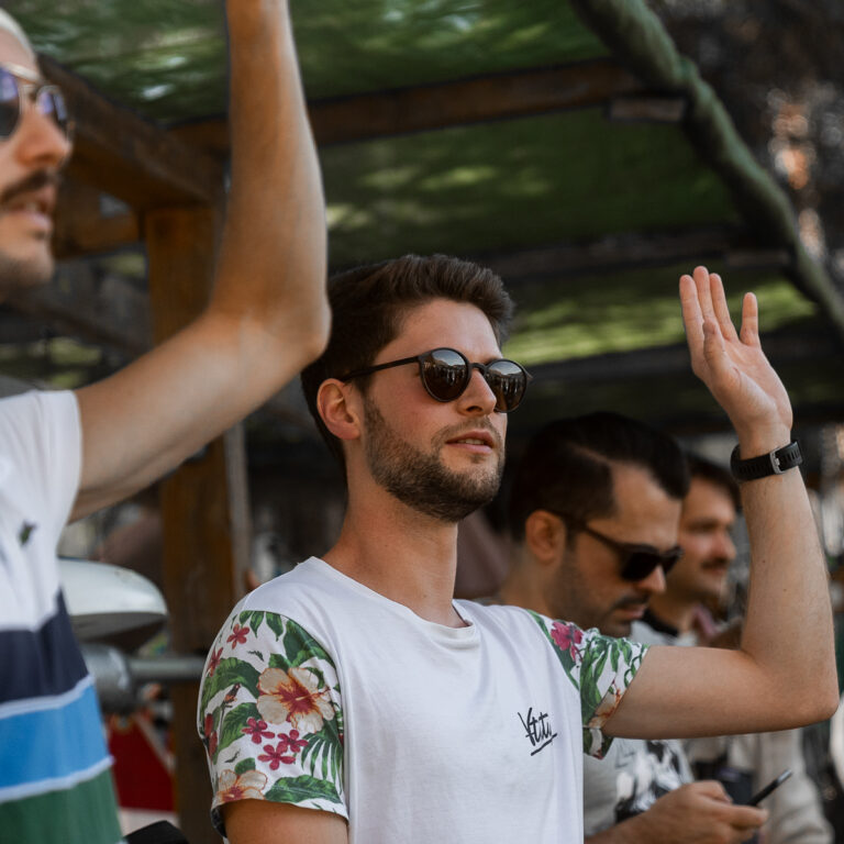 Ein Mitarbeiter der Inacta während des Sommerweekends auf der Lenzerheide