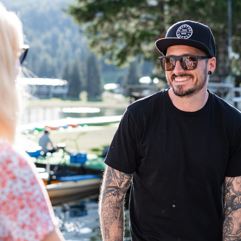 Ein Mitarbeiter der Inacta während des Sommerweekends auf der Lenzerheide