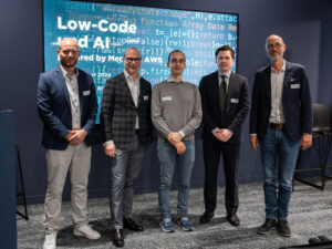 Ein Gruppenfoto mit den Speakern am Inacta Expert Talk zu Low-Code und AI