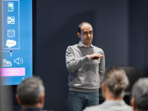 Mauro De Micheli von AWS spricht am Inacta Expert Talk zu Low-Code und AI über den Einsatz von AI bei AWS