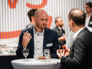 Jonas Masche von Siemens spricht am Inacta Expert Talk zu Low-Code und AI mit Daniel Glass von Mendix