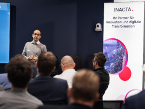 Mauro De Micheli von AWS spricht am Inacta Expert Talk zu Low-Code und AI über den Einsatz von AI bei AWS