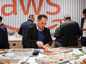 Daniel Glass von Mendix beim Apéro am Inacta Expert Talk zu Low-Code und AI