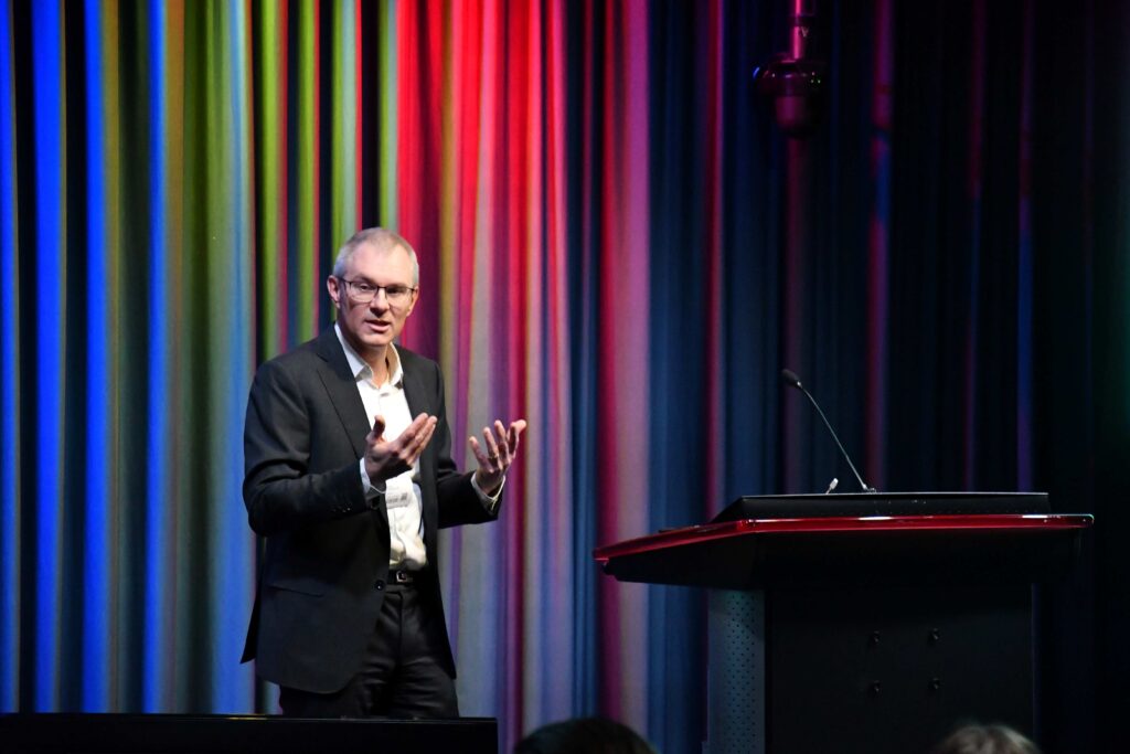 Martin Schwärzel von BDO Schweiz spricht am Event von Inacta und Parashift