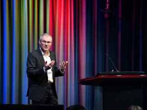 Martin Schwärzel von BDO Schweiz spricht am Event von Inacta und Parashift