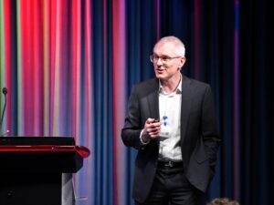 Martin Schwärzler von BDO Schweiz auf der Bühne