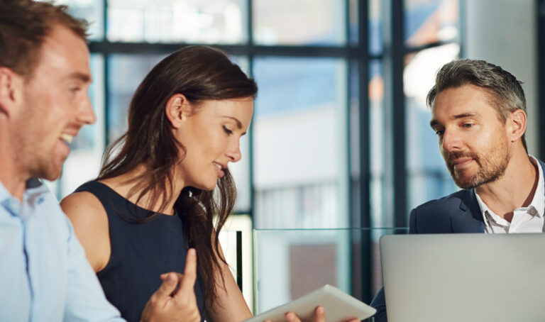IT-Outsourcing mit Expertenfokus: IT-Expertise nach Bedarf mit Smart Sourcing von Inacta.