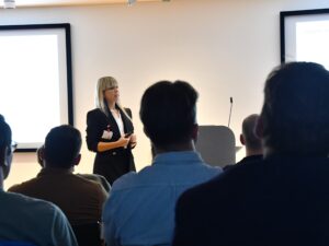Martina Bojanovic bei ihrer Präsentation am Event zu Intelligent Document Processing
